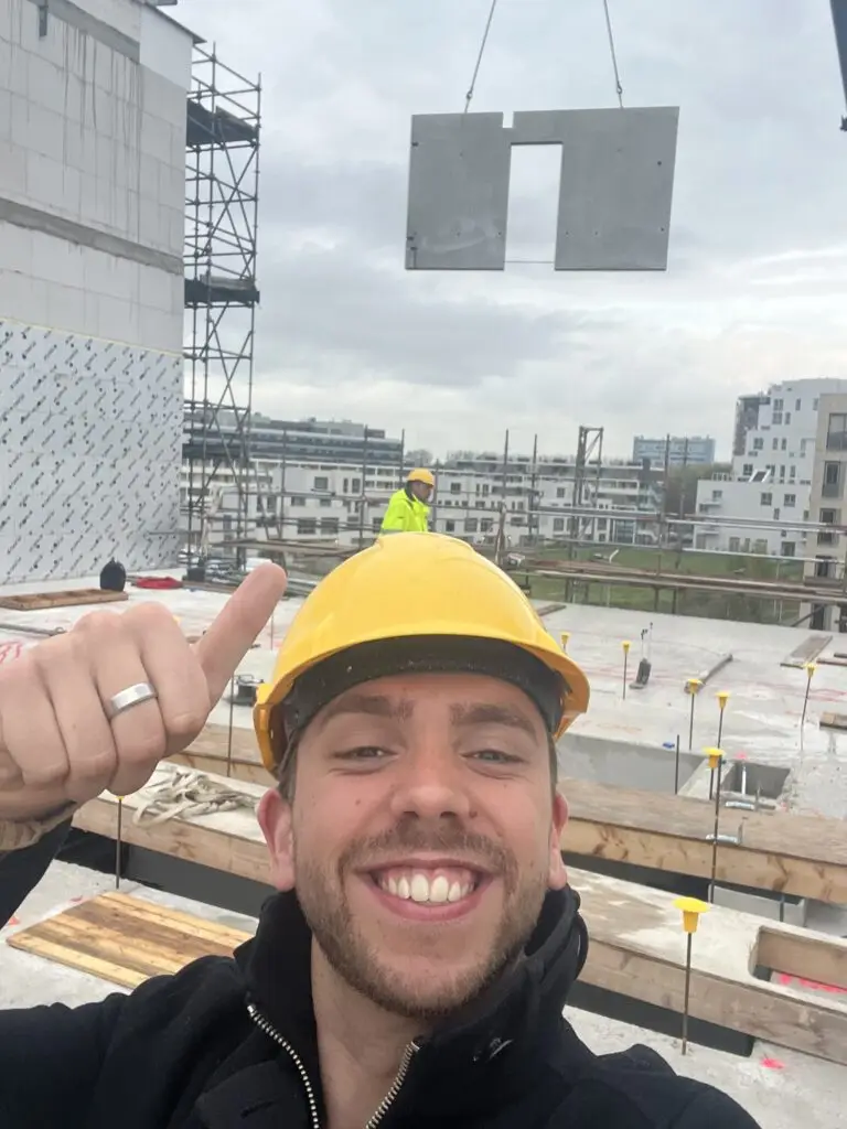 Prefab beton plaatsen. Nauwgezet volgens de juiste procedures.