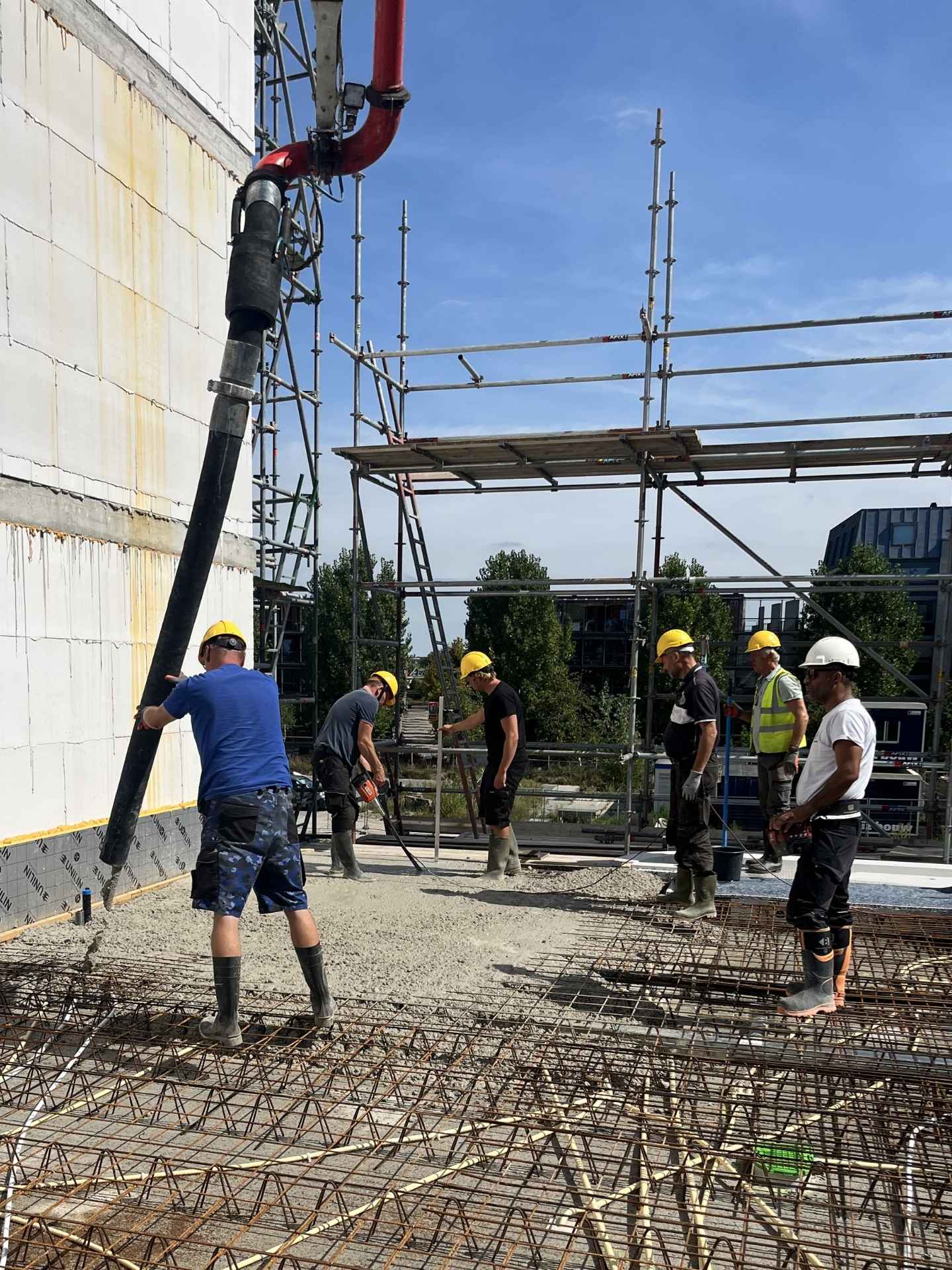 Eerste vloer onder begeleiding gestort