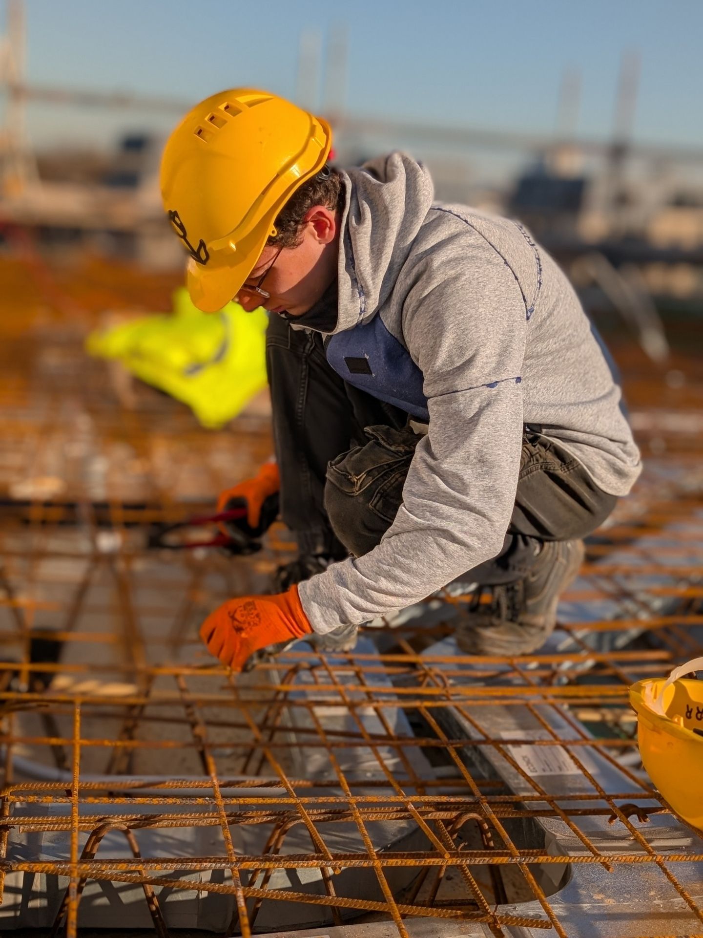 Jasper (26) vlecht het staalwerk