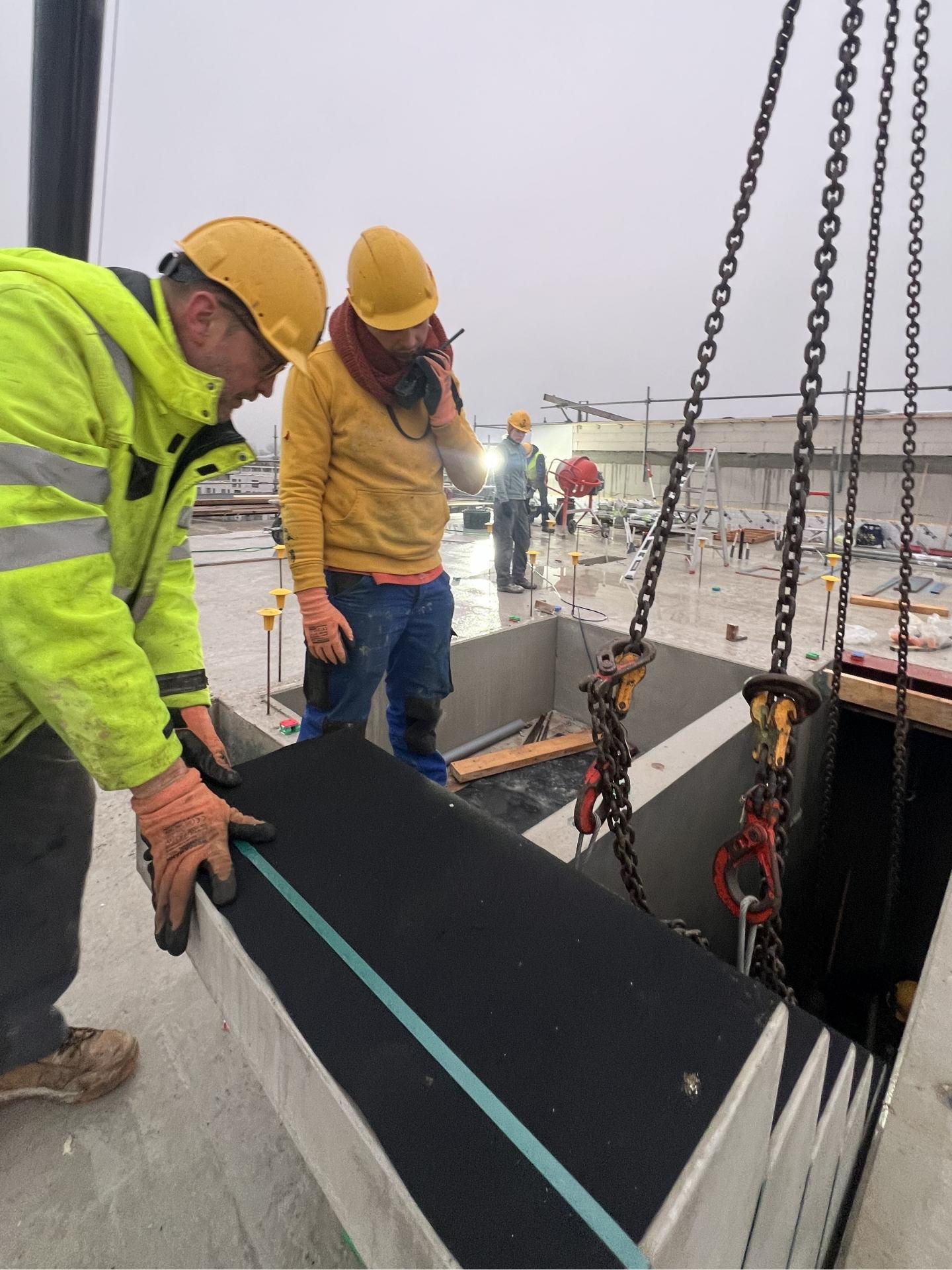 Plaatsen van de prefab trap